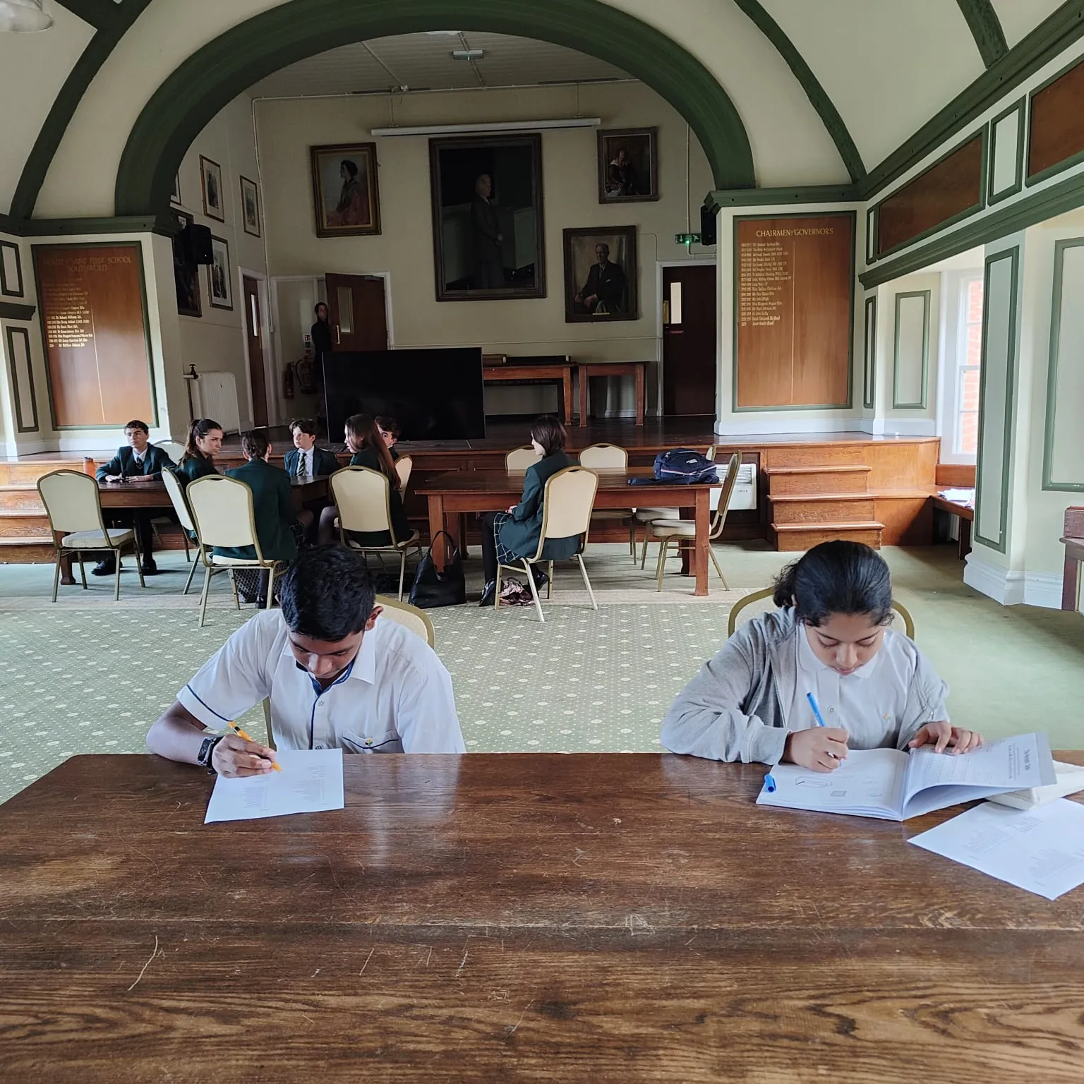 Students completing academic work during the UK immersion programme